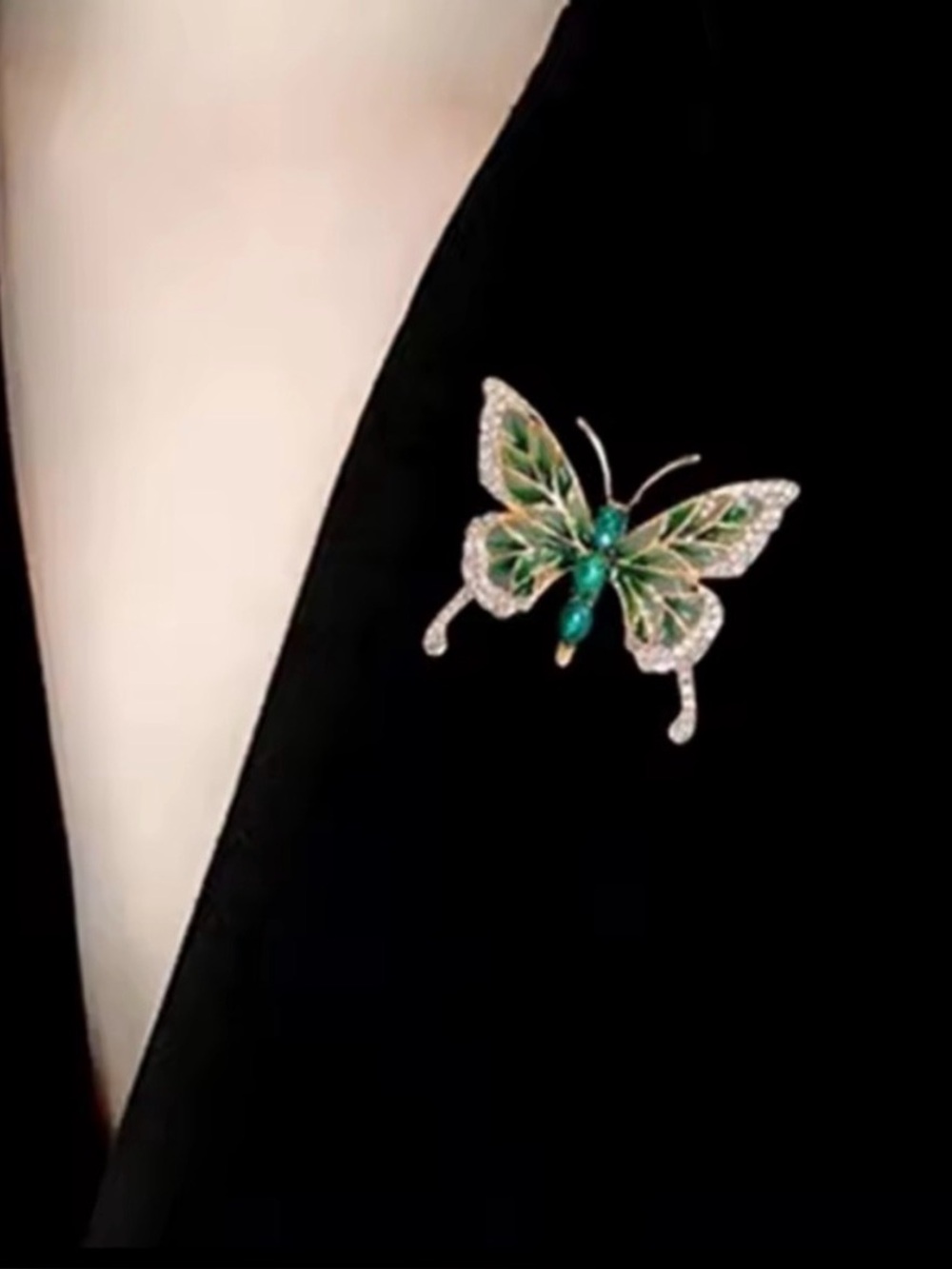 Brooch Green Crystal Butterfly
Brooch | Elegant Lapel Pin Jewelry - Picture 3 of 6